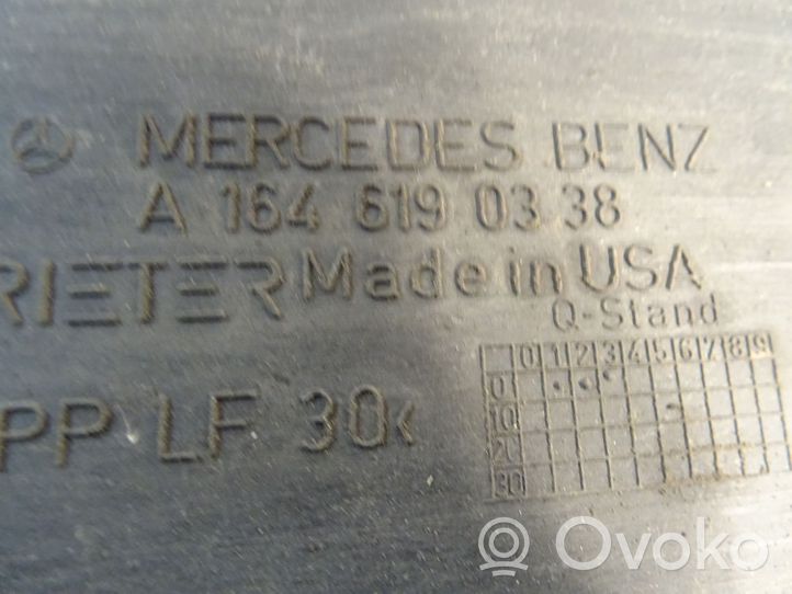 Mercedes-Benz ML W164 Doublure de caisse et protecteur de panneau arrière A1646190338