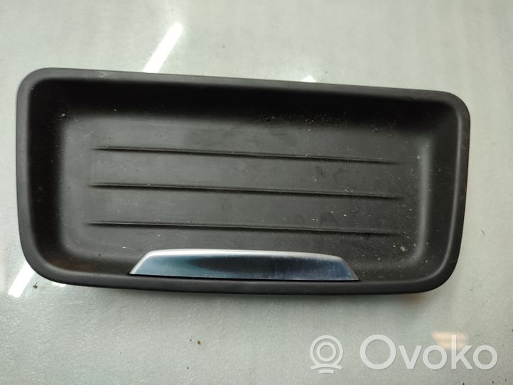 BMW 3 F30 F35 F31 Puodelių laikiklio guminis paklotėlis 9232068