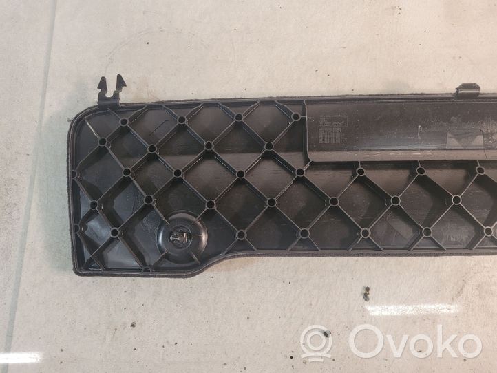 BMW 5 E60 E61 Panel awaryjnego otwierania zamka bagażnika 7061422