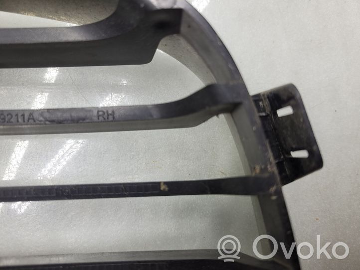 BMW 1 F20 F21 Grotelės viršutinės 7239021