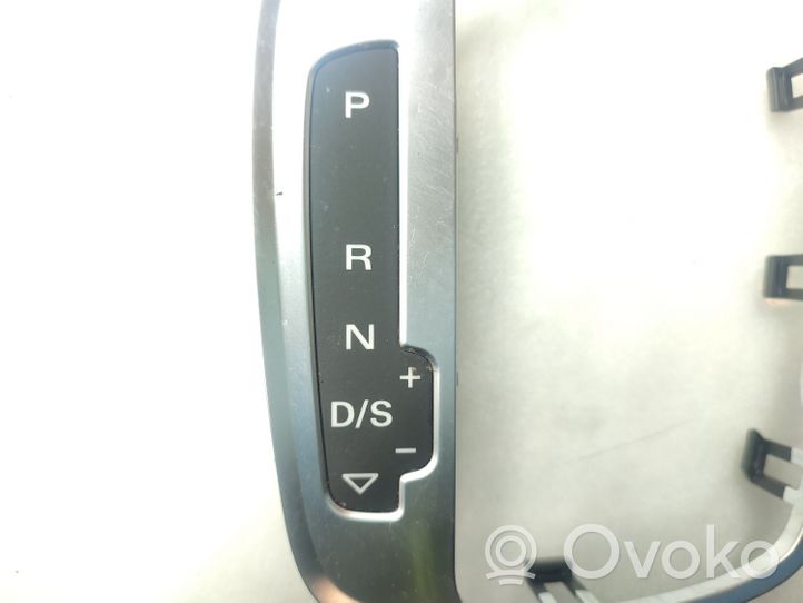 Audi A1 Rivestimento in plastica cornice della leva del cambio 8X17134633Q7
