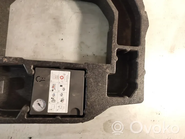 Audi A1 Instrumentu kaste 8X0012110