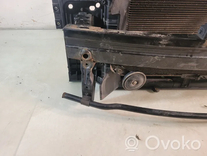 Hyundai i30 Support de radiateur sur cadre face avant 