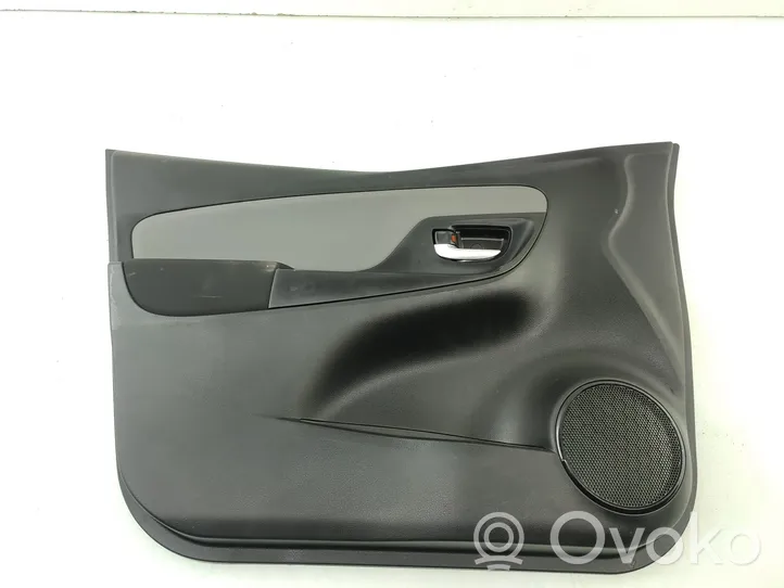 Toyota Yaris Rivestimento del pannello della portiera anteriore 676200DN60C3