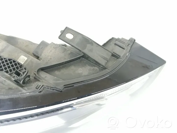 Audi Q3 8U Lampa przednia 8U0941006C