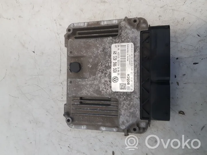 Volkswagen Touran I Sterownik / Moduł ECU 03G906021RN