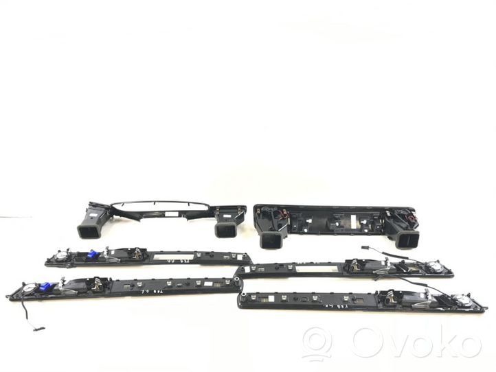 Volkswagen Touareg II Set di rivestimento del pannello della portiera 7P1857189B