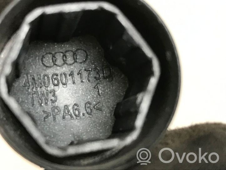 Audi A4 S4 B9 Varžtai/ veržlės 4M0601173D