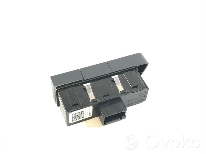 Audi Q3 8U Przycisk / Włącznik czujnika parkowania PDC 8U0959674C