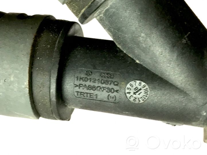 Skoda Octavia Mk3 (5E) Moottorin vesijäähdytyksen putki/letku 04E103560E