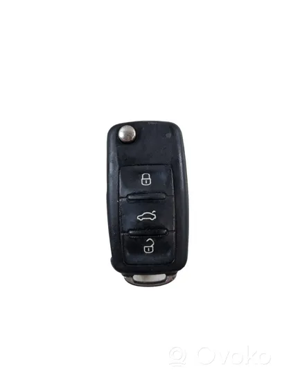 Volkswagen Touran II Ignition key/card 5K0837202