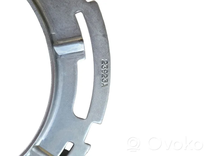 Volvo XC60 Bague de verrouillage pour réservoir de carburant 23923A