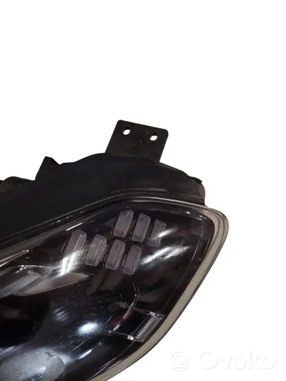 KIA Sportage Lampa przednia F19210220