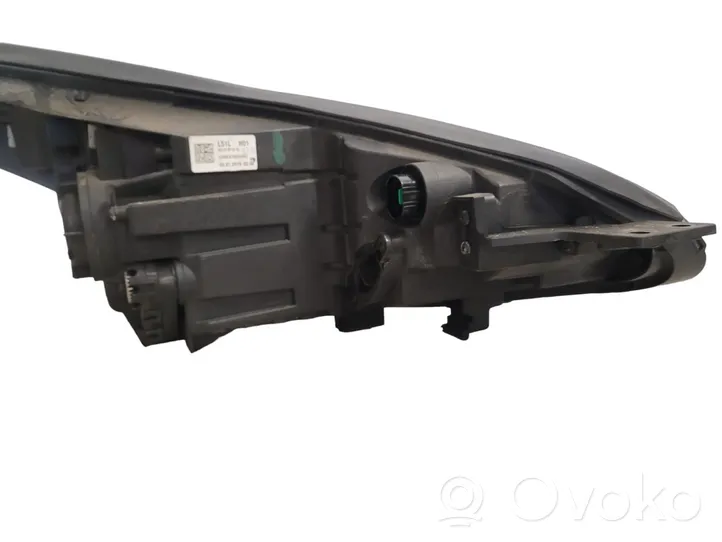 KIA Sportage Lampa przednia 92101F1510