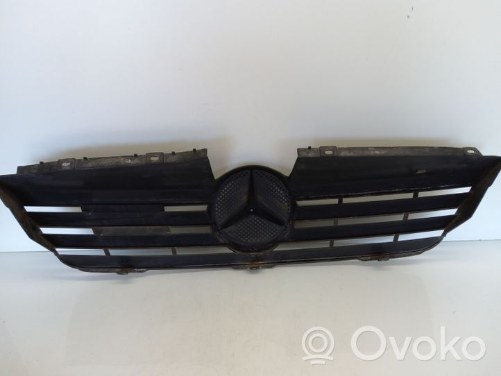 Mercedes-Benz Vaneo W414 Grille calandre supérieure de pare-chocs avant 