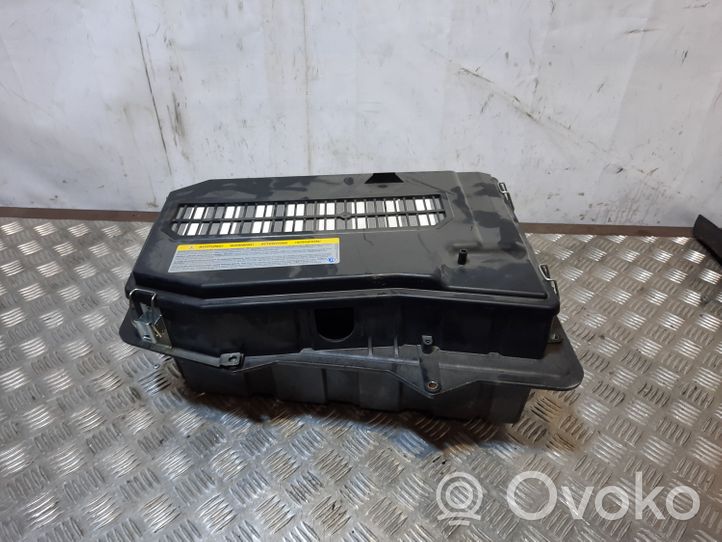 Volkswagen Touareg II Support boîte de batterie 7P0301283