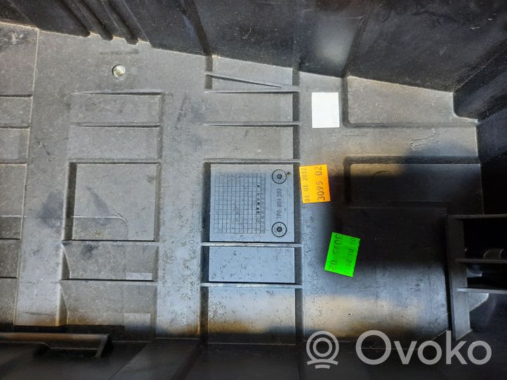Volkswagen Touareg II Support boîte de batterie 7P0301283