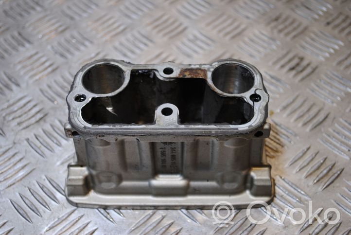 BMW 5 GT F07 Kita variklio galvutės detalė 760510403