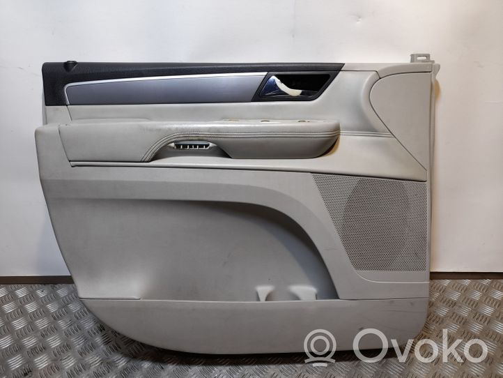 Volkswagen Routan Takaoven verhoilu 1EZ471DVAD