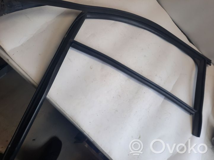 Audi A8 S8 D4 4H Rubber seal front door window/glass 4H0837439