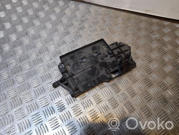 Audi Q5 SQ5 Uchwyt / Mocowanie wzmacniacza dźwięku 8R0035464