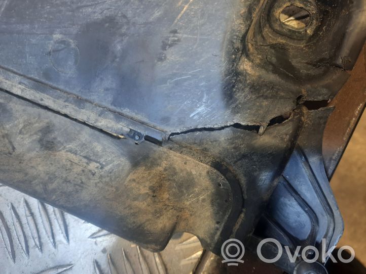 Audi A3 S3 8V Staffa del pannello di supporto del radiatore parte superiore 8V5825230A