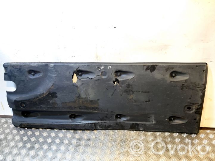 Volkswagen Jetta VI Center/middle under tray cover 5C6825201