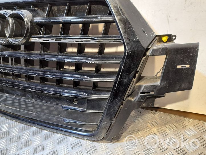 Audi Q7 4M Grille calandre supérieure de pare-chocs avant 4M0807233C