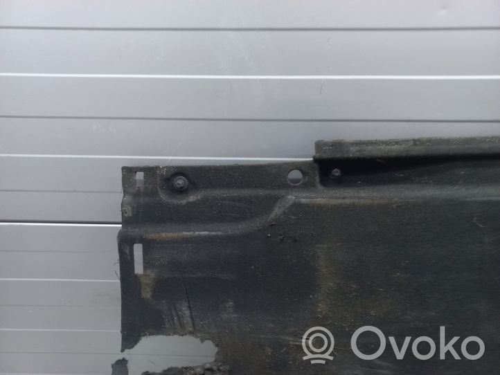 Audi A5 Osłona środkowa podwozia 8W6825207