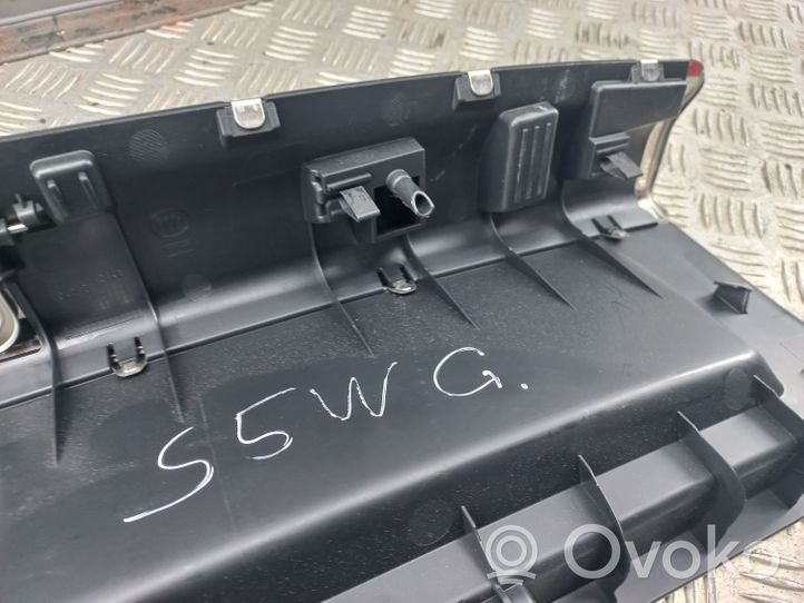 Audi A5 Rivestimento di protezione sottoporta del bagagliaio/baule 8W8864513C