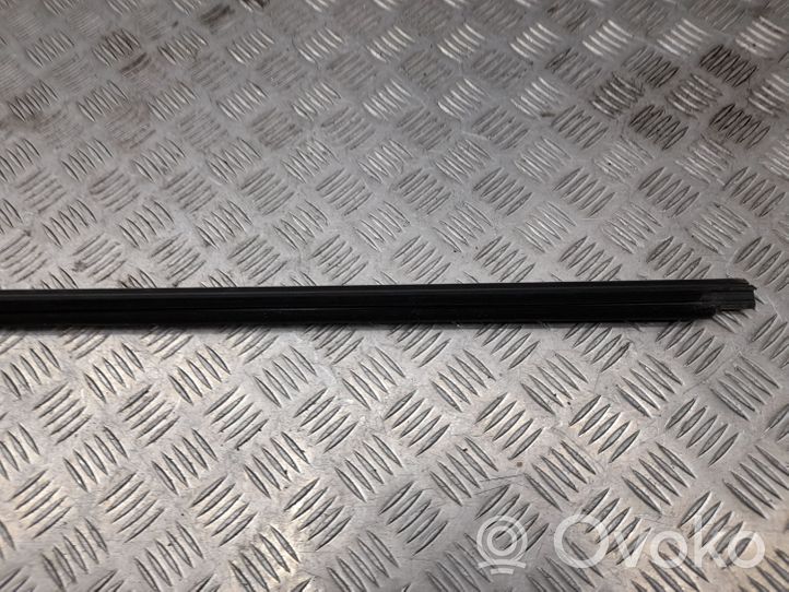 Mercedes-Benz GL X166 Rivestimento modanatura del vetro della portiera anteriore A1667250265