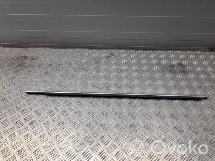 Mercedes-Benz GL X166 Rivestimento modanatura del vetro della portiera anteriore A1667250165