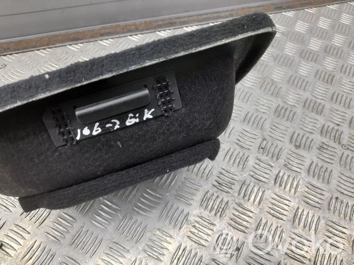Mercedes-Benz GL X166 Bagāžnieka sānu apakšējās apdares panelis A1666900135