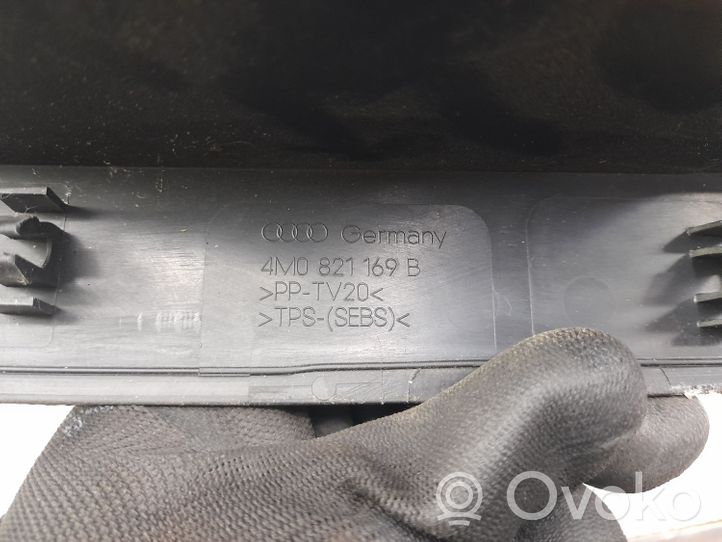 Audi Q7 4M Panel wykończeniowy błotnika 4M0821169B