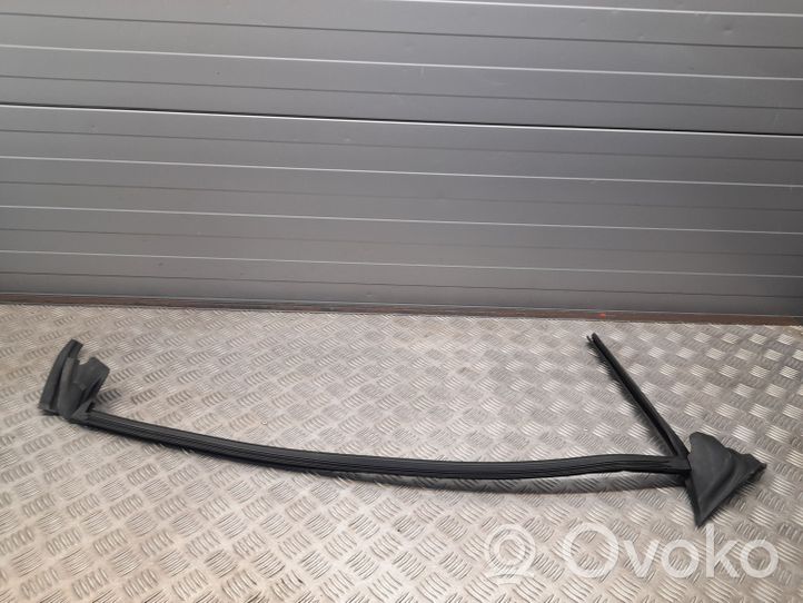 Audi A5 Moulure de vitre de la porte avant 8W6837480B