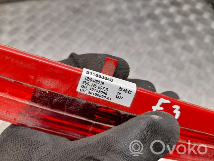 Audi Q3 F3 Trzecie światło stop 8V0945097D