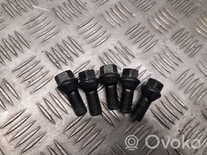 Alfa Romeo Stelvio Nuts/bolts 