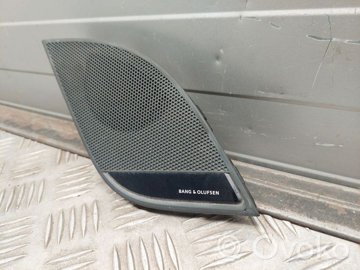 Audi A5 Maskownica głośnika bocznego deski rozdzielczej 8W1035428