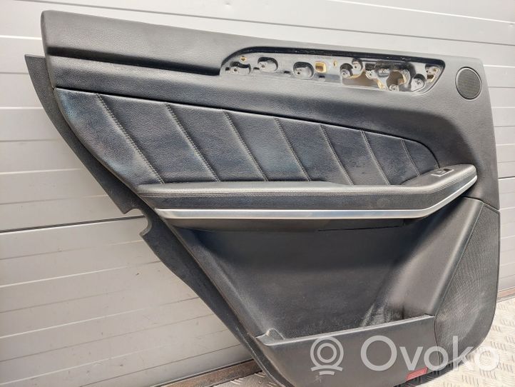 Mercedes-Benz GL X166 Rivestimento del pannello della portiera posteriore A1667301170