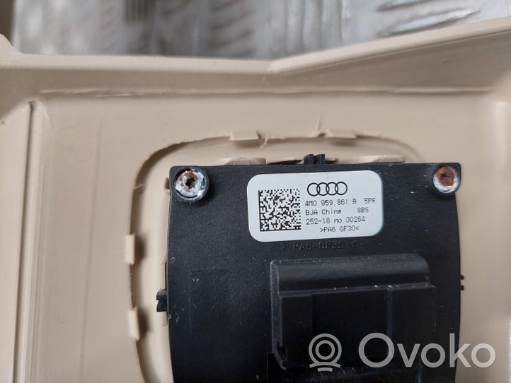 Audi Q7 4M Šoninė apdaila prie galinės sėdynės (apačia) 4M0867767F