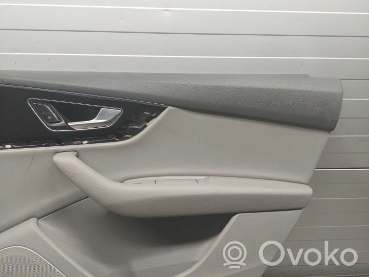 Audi Q7 4M Rivestimento del pannello della portiera posteriore 4M0867318B