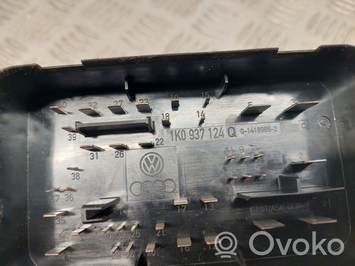 Volkswagen PASSAT CC Module de fusibles 1K0937124Q