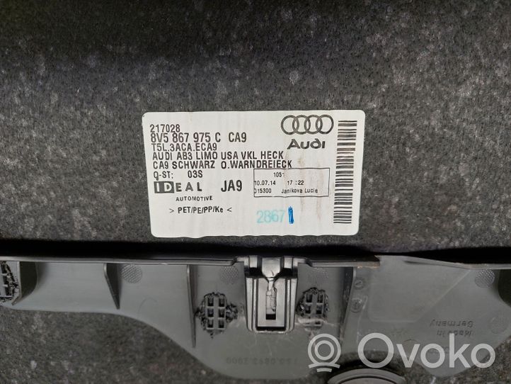 Audi A3 S3 8V Poszycie / Tapicerka tylnej klapy bagażnika 8V5867975C