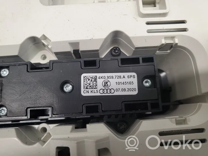 Audi Q3 F3 Luz del asiento delantero 81A947135T