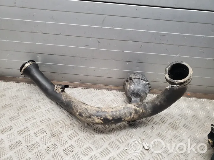 Audi A5 Tube d'admission de tuyau de refroidisseur intermédiaire 8W0145673L