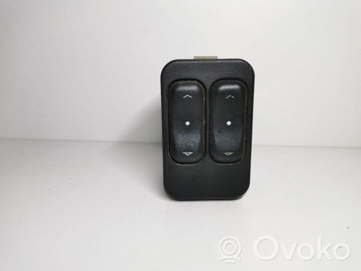 Opel Meriva A Electric window control switch 13363202