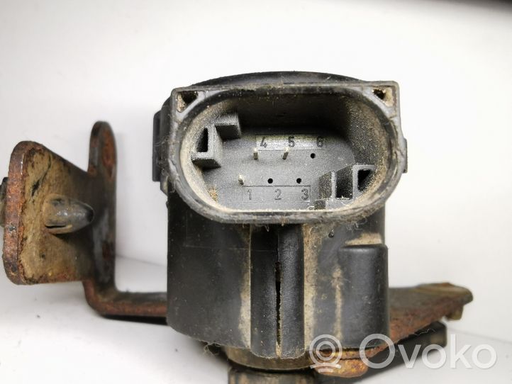 BMW 7 E38 Sensore di livello altezza frontale sospensioni 1182641