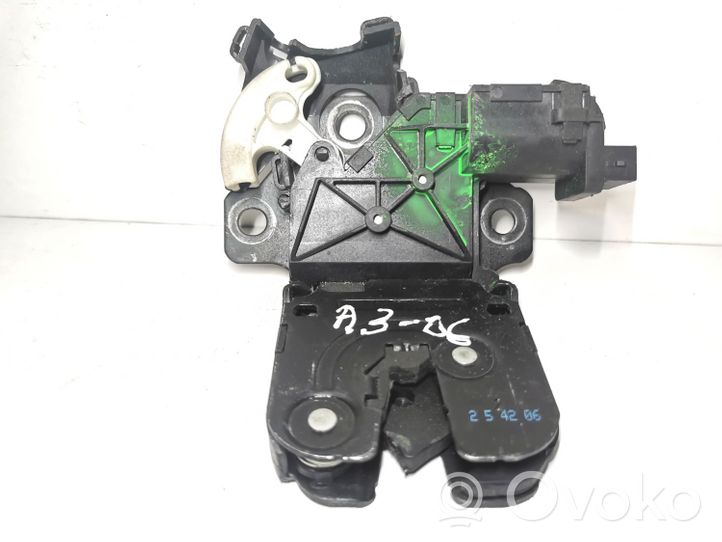 Audi A3 S3 8P Blocco/chiusura/serratura del portellone posteriore/bagagliaio 8P4827505B