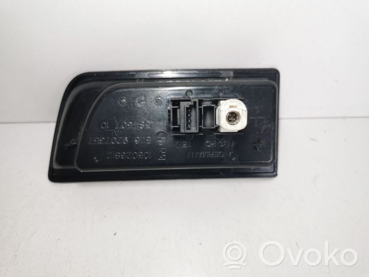 BMW 1 F20 F21 AUX-pistokeliitin 51169207357