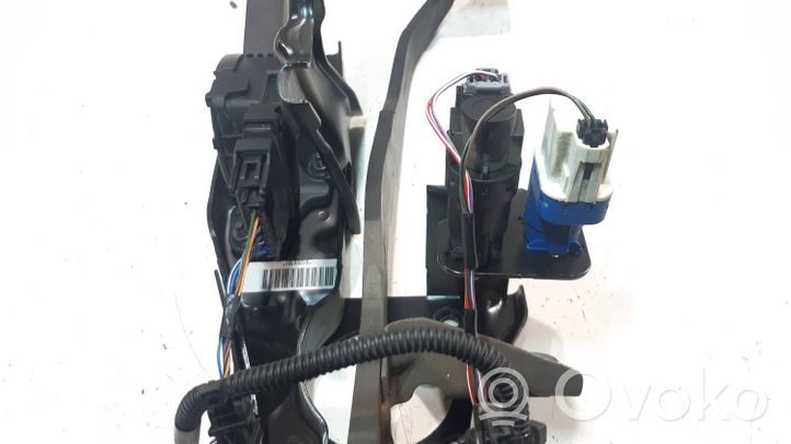 Volvo V70 Pedal assembly 6G929F836AD